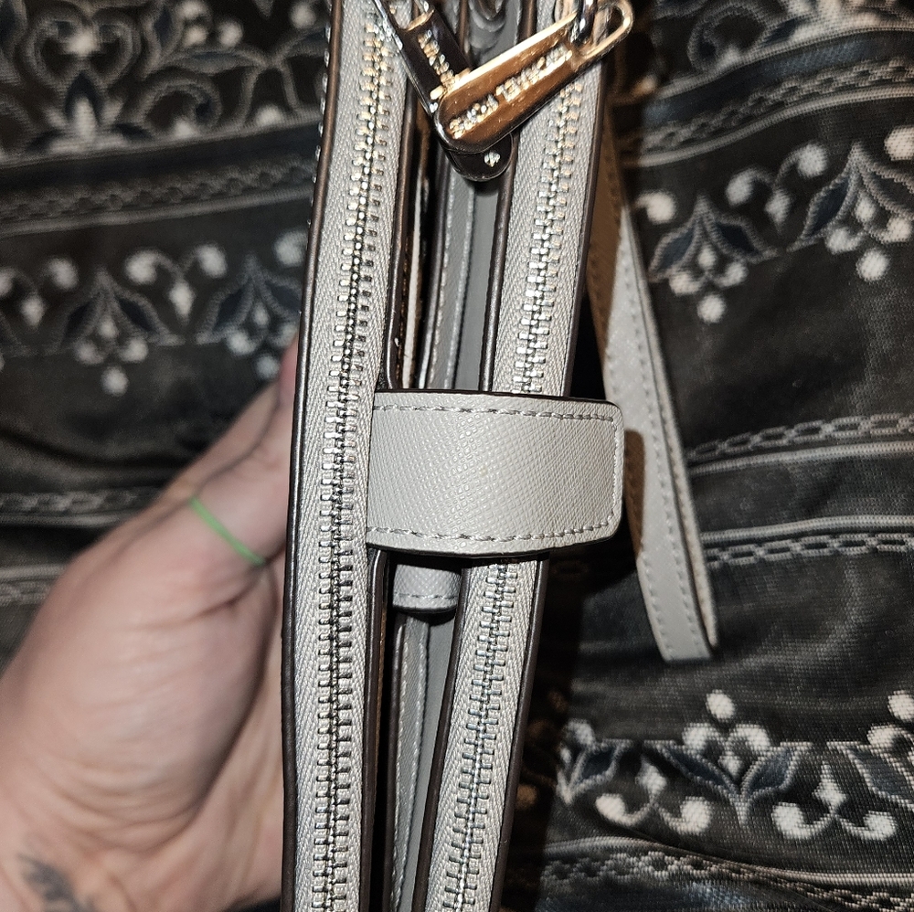MICHAEL KORS Taupe Saffiano Wristlet - Picture 4 of 6